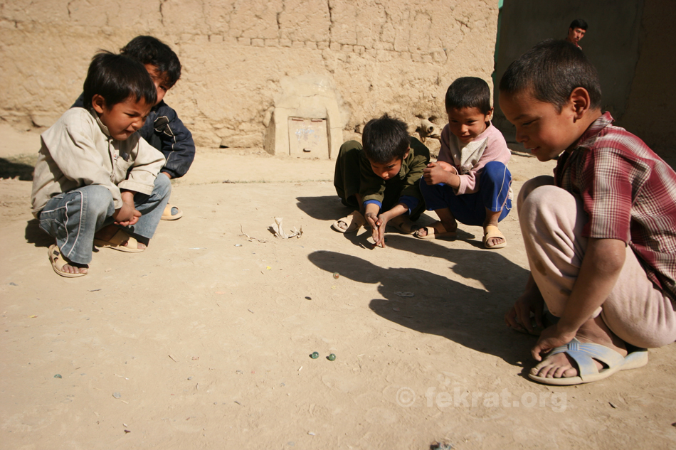 afghan-children-playing-ball-in-barchi